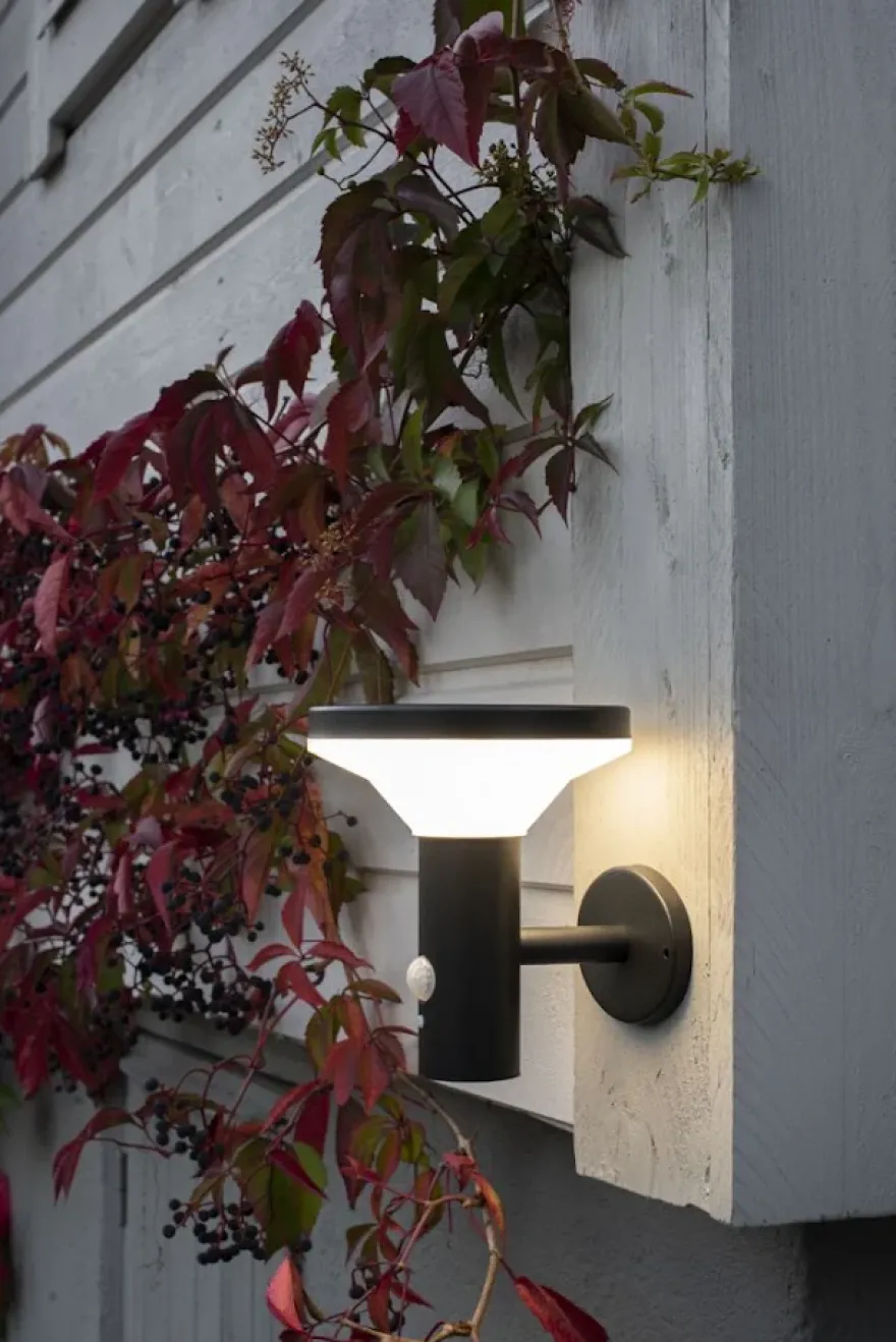 Airam Arlo Solar LED Vägglampa on/off & sensor