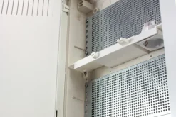 Avdelare med inbyggt vägguttag för IT serie E/F PWS